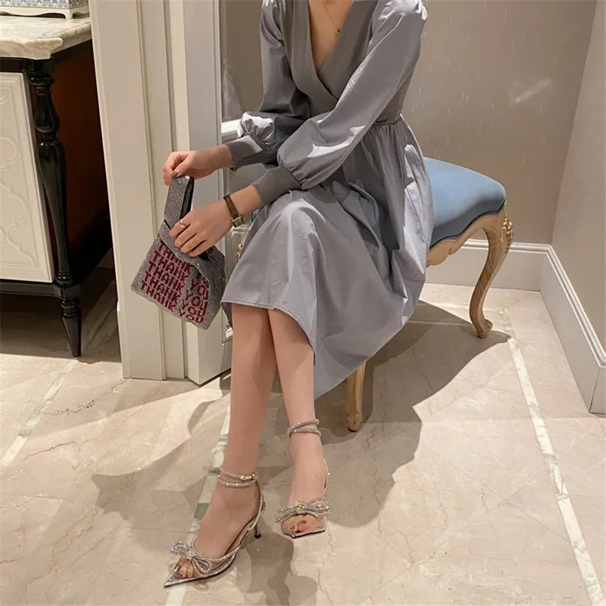 Mode diamant nœud papillon femmes sandales 2026 coréen pointu cristal boucle noir rose soie robe de soirée de mariage dame chaussures à talons hauts