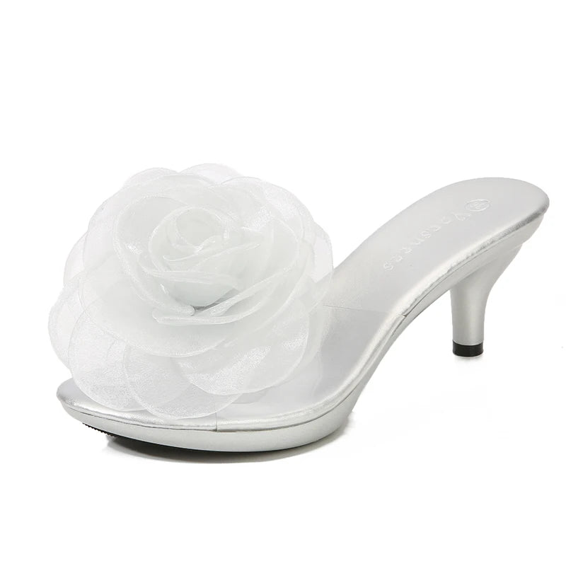 Claquettes à fleurs en relief – Sandales d’été transparentes, chaussures de plage à talons fins, chaussures à talons hauts style cristal pour défilé et soirée femme