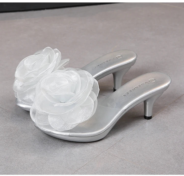 Claquettes à fleurs en relief – Sandales d’été transparentes, chaussures de plage à talons fins, chaussures à talons hauts style cristal pour défilé et soirée femme