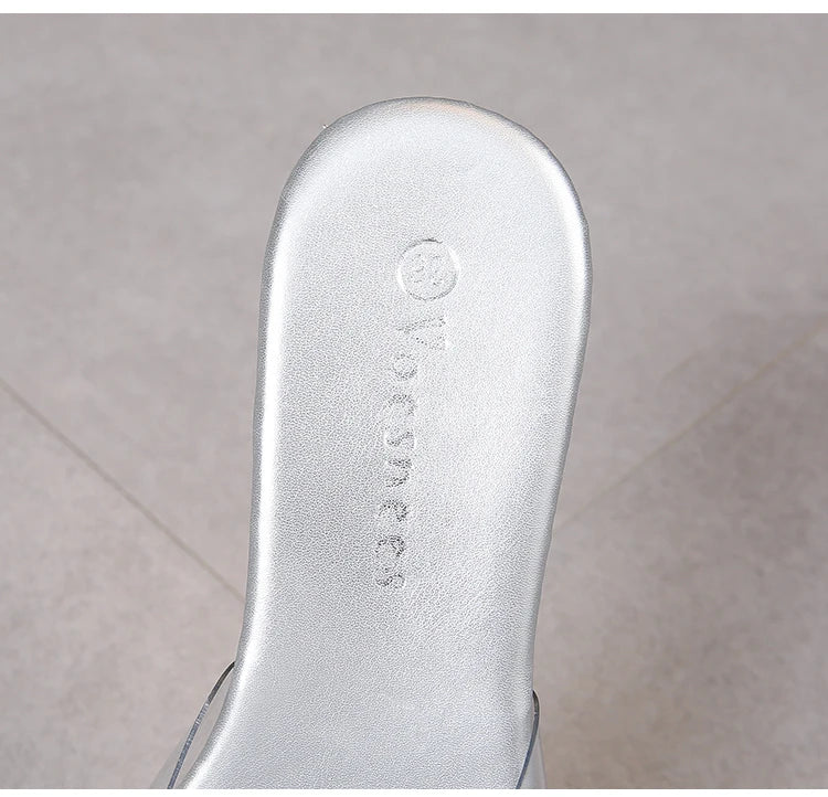 Claquettes à fleurs en relief – Sandales d’été transparentes, chaussures de plage à talons fins, chaussures à talons hauts style cristal pour défilé et soirée femme