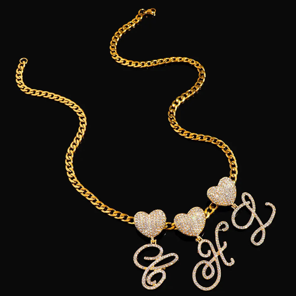Collier Hip-Hop Bling avec pendentif cœur et lettre cursive A à Z en cristaux

Collier pour femme et homme avec initiale personnalisée, pendentif en forme de cœur serti de cristaux CZ (oxyde de zirconium) et chaîne cubaine (Cuban Link). Bijou tendance au