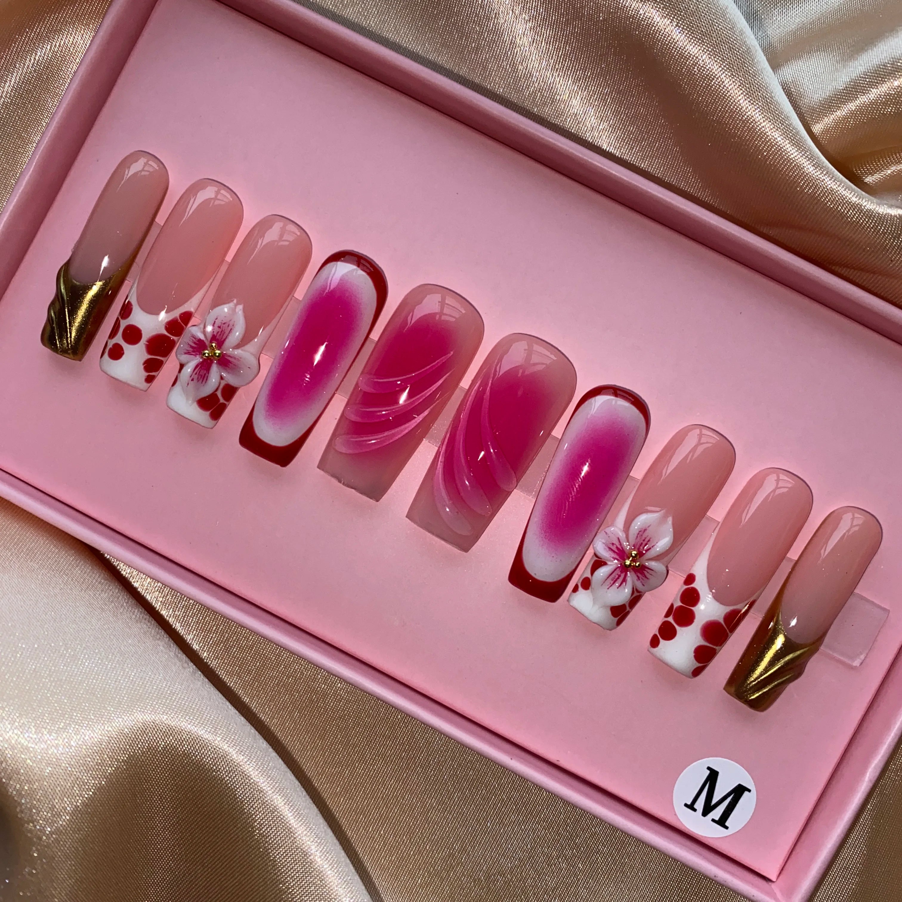10 faux ongles press-on peints à la main, couleurs variées, design luxueux, fabrication artisanale, personnalisables, meilleures ventes, lot de 10 pièces.