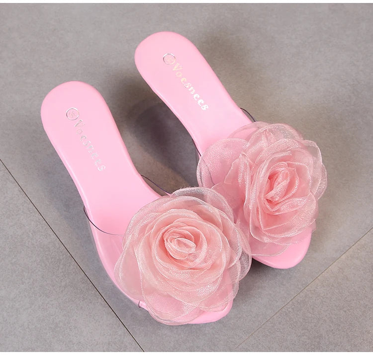Claquettes à fleurs en relief – Sandales d’été transparentes, chaussures de plage à talons fins, chaussures à talons hauts style cristal pour défilé et soirée femme