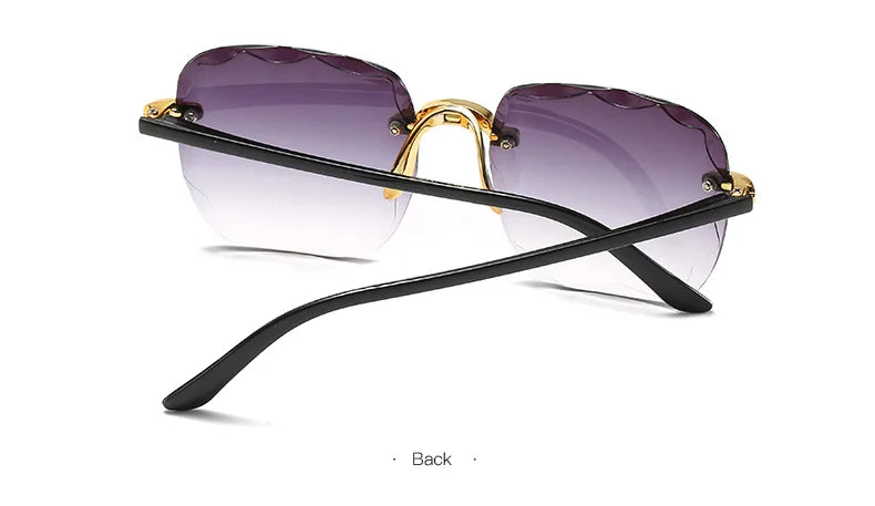Lunettes de soleil carrées sans monture pour femmes, au style luxueux et tendance. Modèle de créateur avec verres rouges, adapté également aux hommes. Protection UV400 contre les rayons ultraviolets, idéale pour l’été et les activités en extérieur.