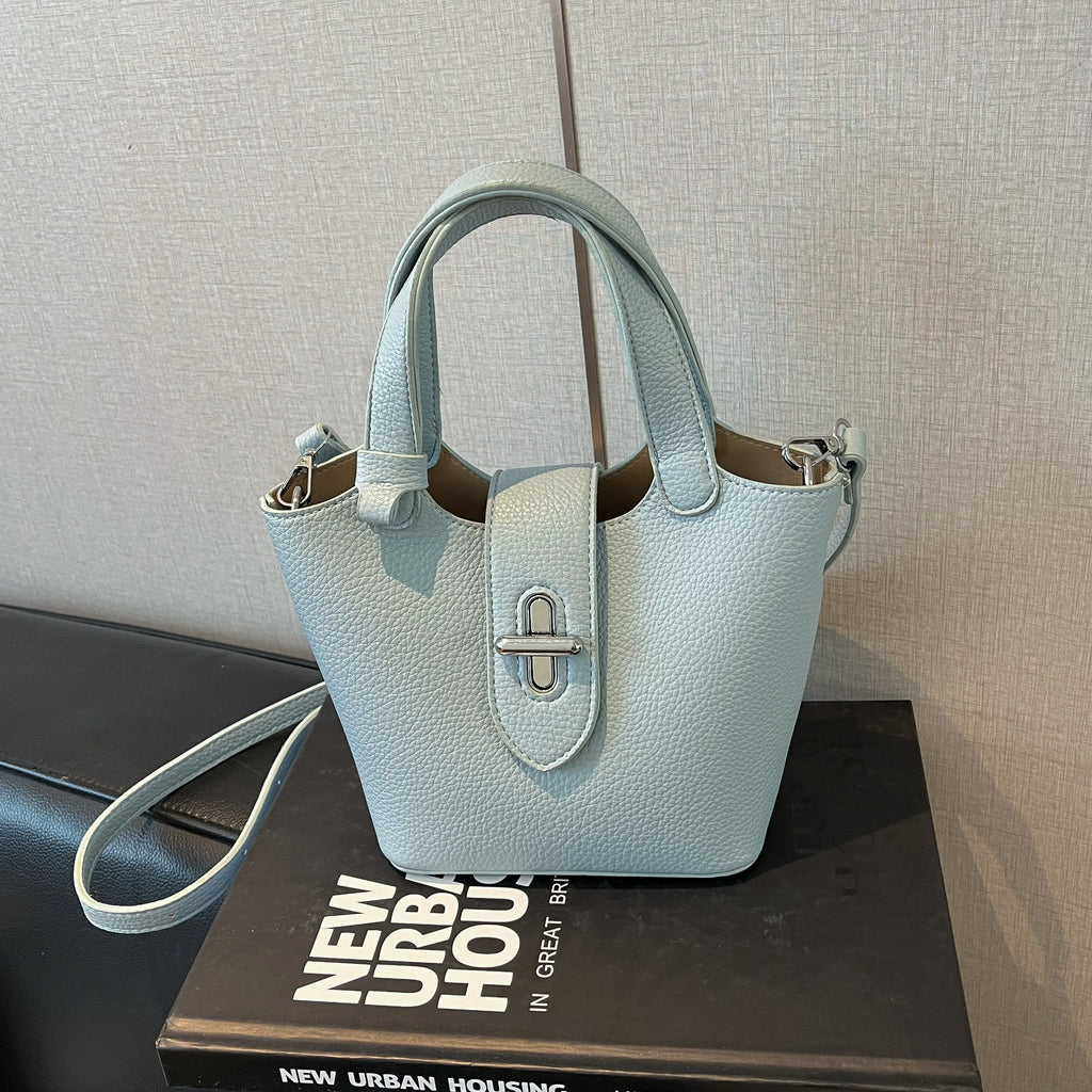 Sac à bandoulière pour femme en PU haut de gamme, nouvelle collection printemps 2026, élégant et facile à assortir. Sac seau raffiné pour les déplacements quotidiens, porté épaule ou croisé, avec fermeture à fermoir