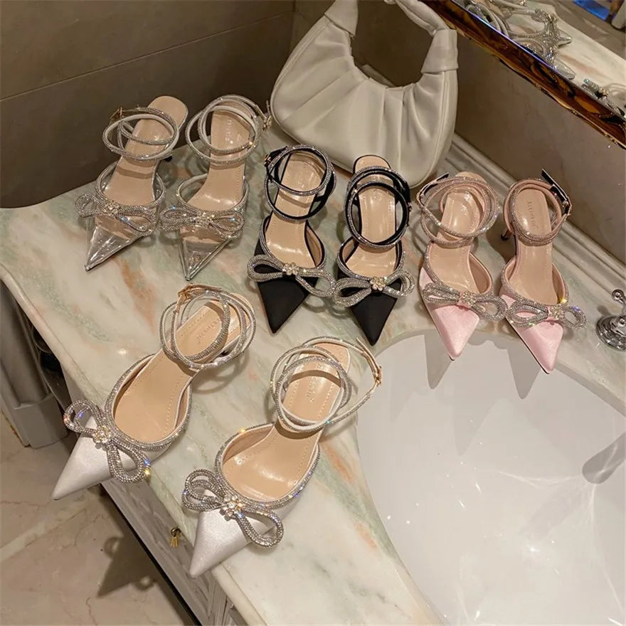 Mode diamant nœud papillon femmes sandales 2026 coréen pointu cristal boucle noir rose soie robe de soirée de mariage dame chaussures à talons hauts
