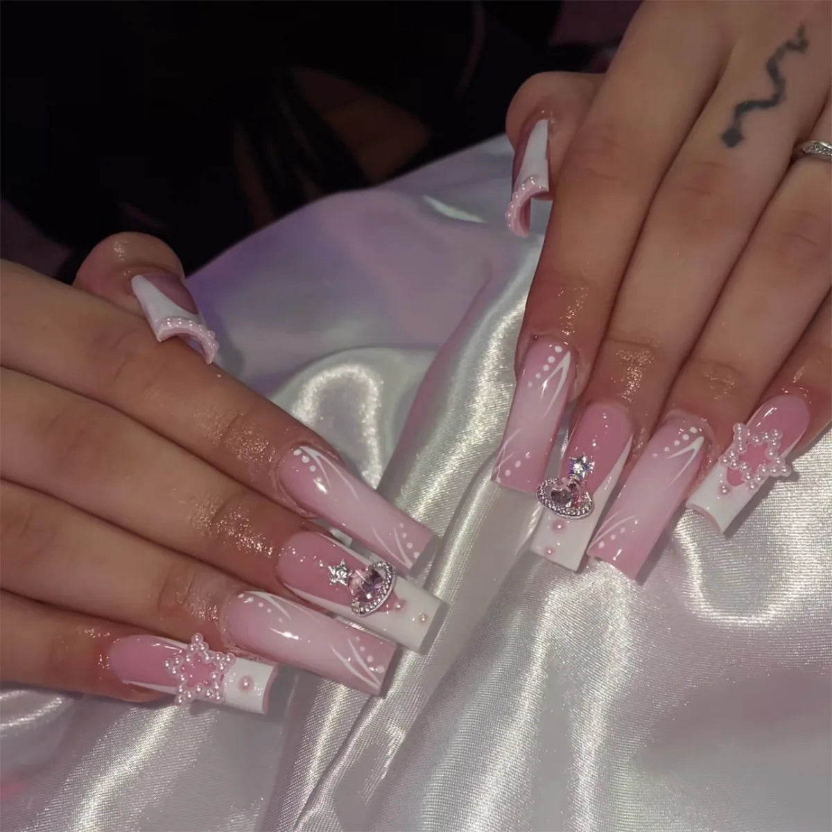 24 pièces – faux ongles longs carrés style français, design cœur 3D, ongles press-on avec strass, motif décoratif, faux ongles portables pour nail art