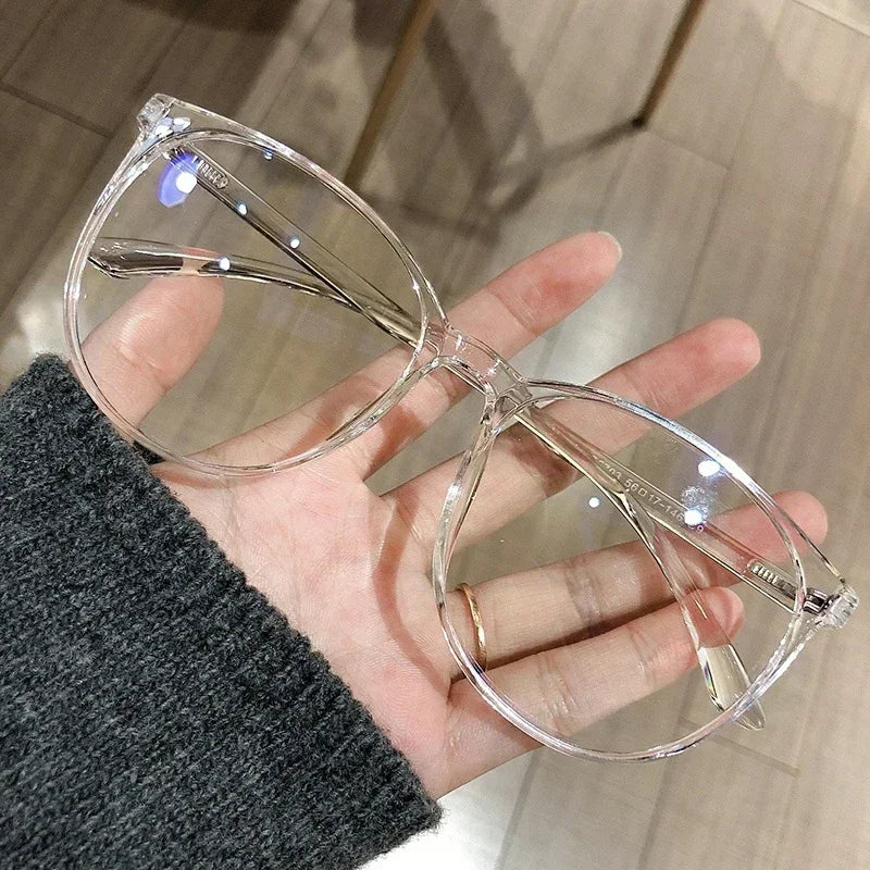 Lunettes vintage transparentes pour ordinateur, pour femmes et hommes, avec monture carrée. Lunettes anti-lumière bleue conçues pour filtrer la lumière bleue émise par les écrans. Monture optique transparente et élégante, adaptée à un usage quotidien.