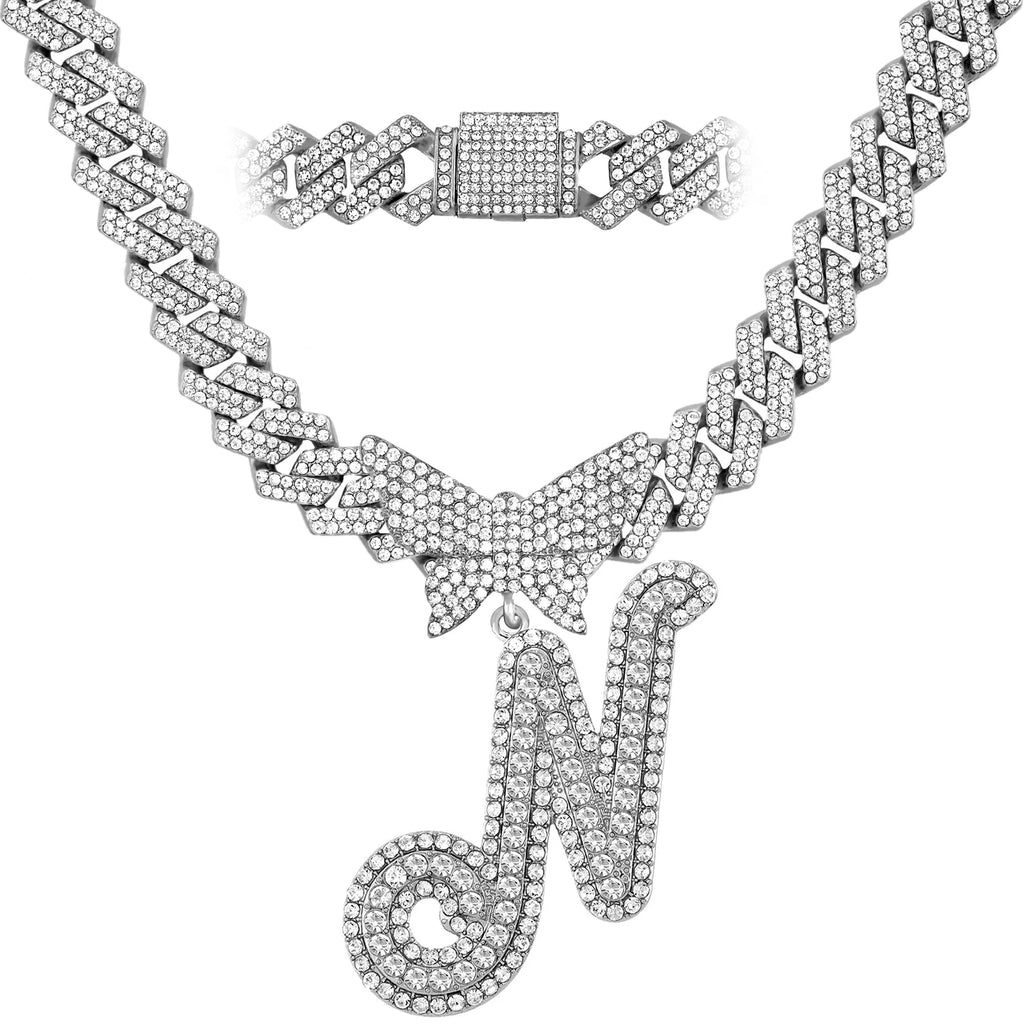 Collier chaîne cubaine 14 mm pour hommes et femmes, avec pendentif papillon en cristal et initiales, lettres cursives style “iced out”, bijou de style rappeur, nouveau bijou de mode.