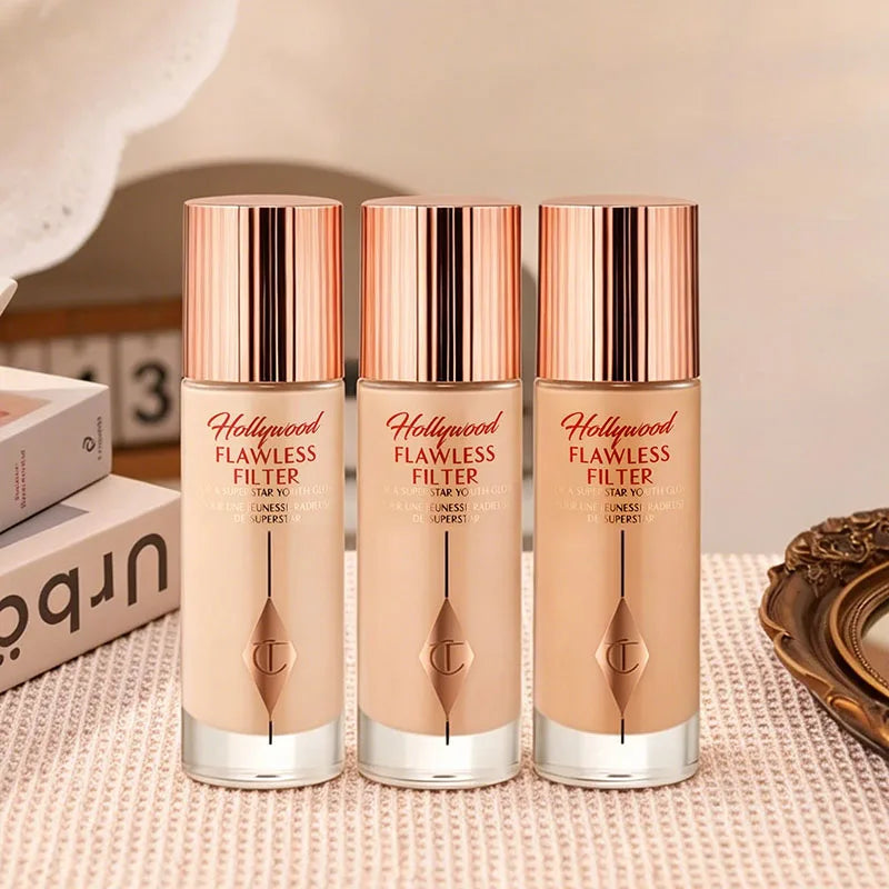 Vente flash – Charlotte Tilbury Hollywood Flawless Filter : fond de teint illuminateur liquide pour le teint.