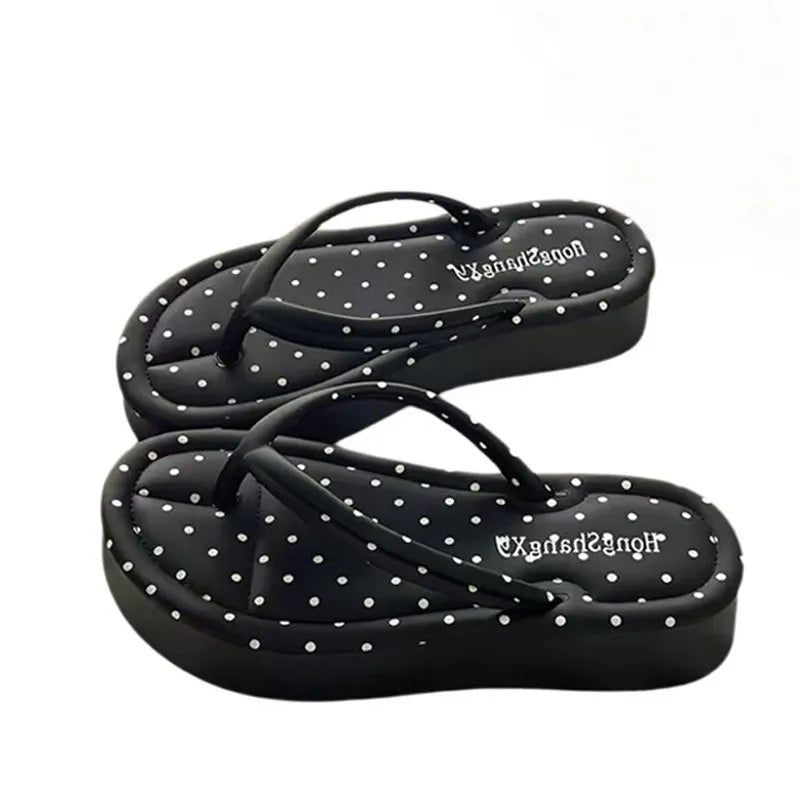Tongs à plateforme 4 cm à pois pour femme, style coréen, semelle épaisse, sandales à entre-doigts, nouvelle collection 2026, antidérapantes, pour la plage