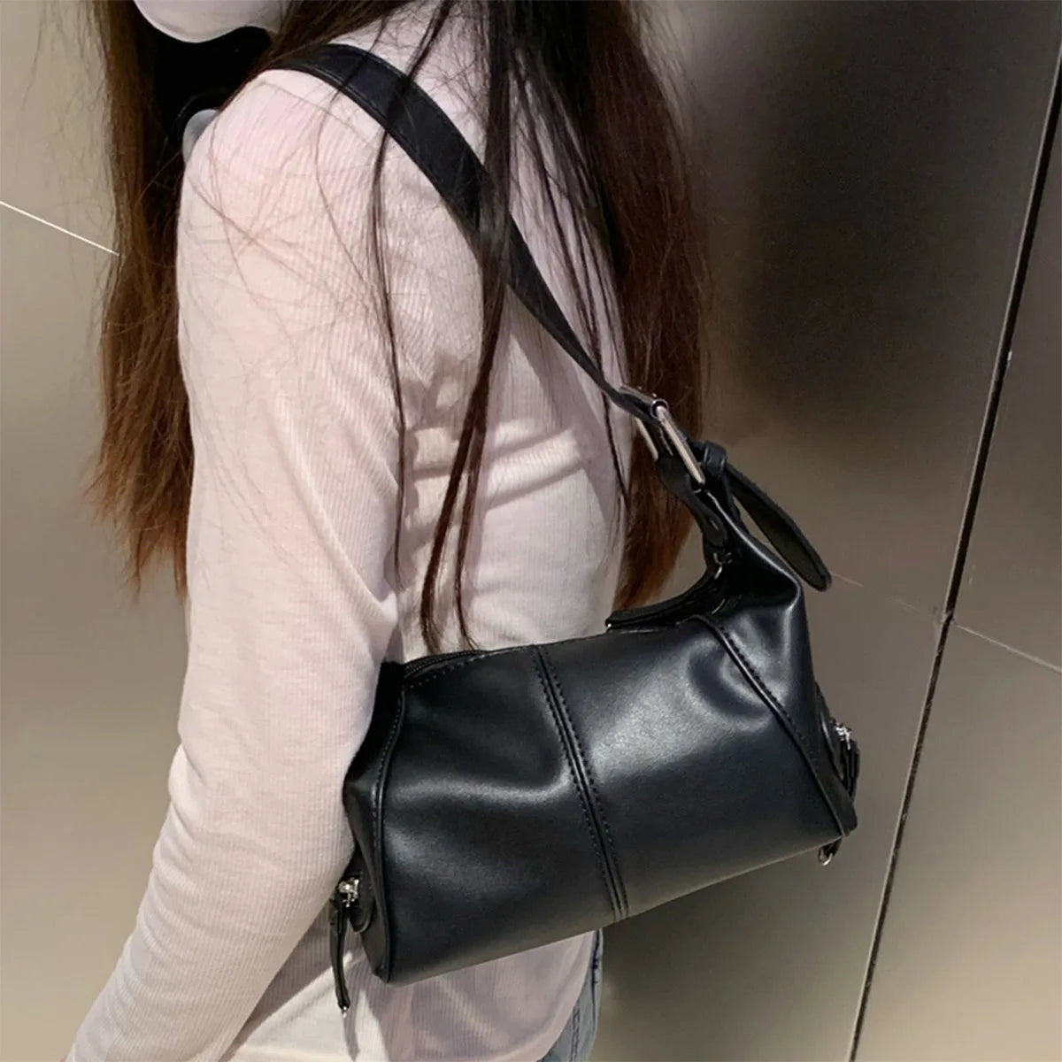 Sac à bandoulière style Y2K pour femme et fille – sac épaule tendance, look streetwear, style moto, design minimaliste