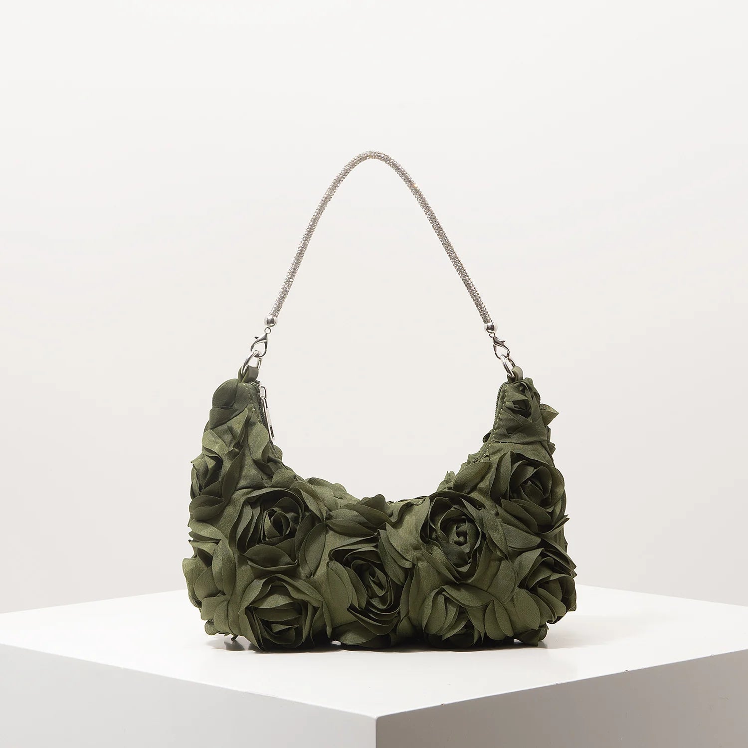 Sac à bandoulière à motif floral, idéal pour les femmes élégantes. Parfait pour les soirées de gala, les fêtes, les bals de fin d’année, les mariages et autres occasions spéciales.