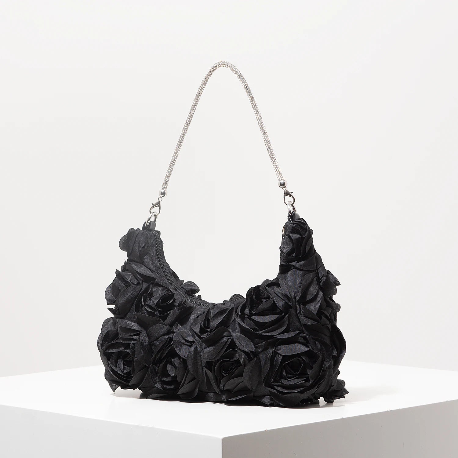 Sac à bandoulière à motif floral, idéal pour les femmes élégantes. Parfait pour les soirées de gala, les fêtes, les bals de fin d’année, les mariages et autres occasions spéciales.