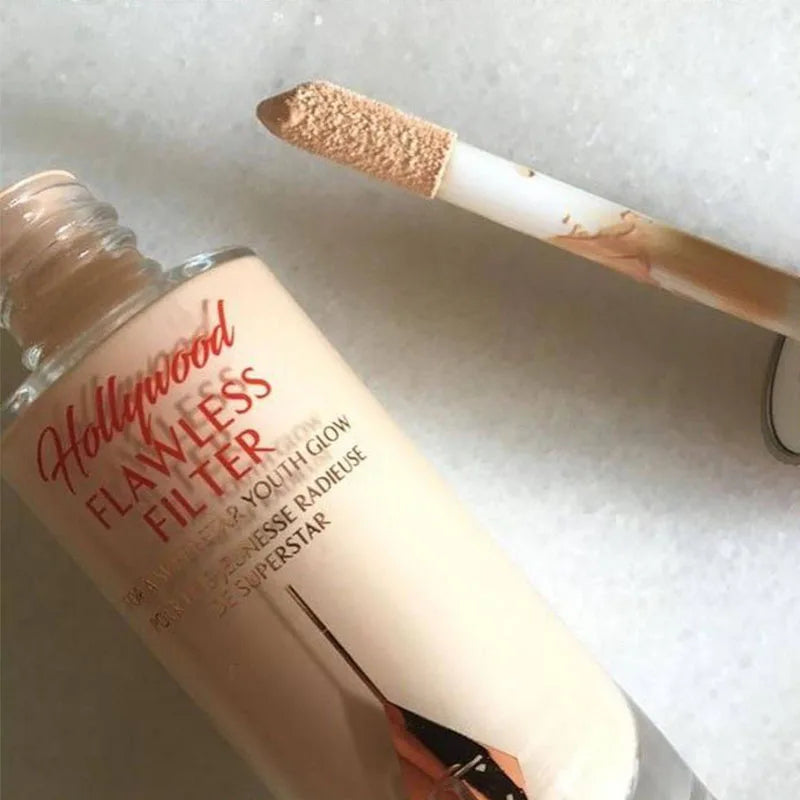 Vente flash – Charlotte Tilbury Hollywood Flawless Filter : fond de teint illuminateur liquide pour le teint.
