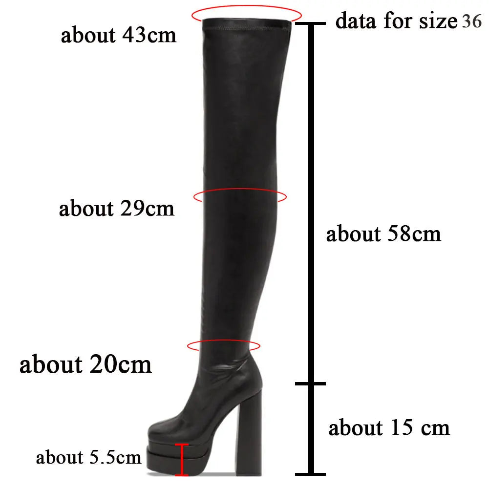 Bottes au-dessus du genou pour femme à double plateforme et très hauts talons. Bottes élégantes, sexy et confortables, conçues pour garder les pieds au chaud en hiver. Chaussures féminines d’hiver au style sophistiqué.
