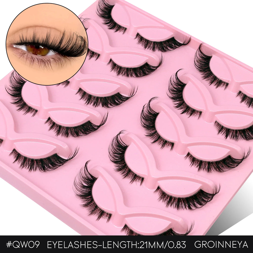 Cils GROINNEYA “Fluffy Cat” – Faux cils 3D effet vison (mink synthétique), doux, épais et volumineux. Cils complets avec effet vaporeux (wispy) et légèrement recourbé, pour un regard allongé type “œil de chat”.