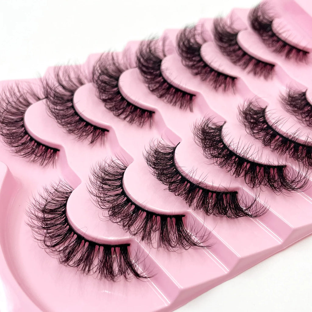 Nouveau lot de 7 paires de faux cils épais effet vison 3D.
Faux cils courts et spectaculaires au rendu réaliste, parfaits pour un regard intense et glamour.
