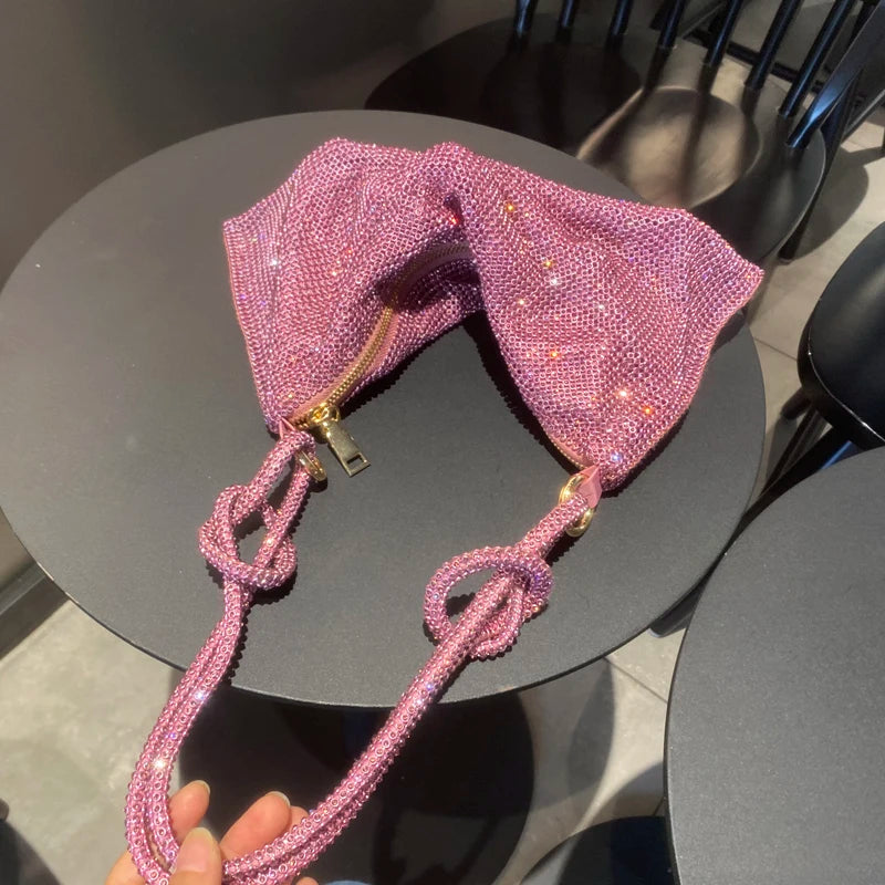 Sac à bandoulière type hobo de créateur de luxe, fait main, sac de soirée/clutch brillant avec strass, pochette en cristal, sac à main et sac hobo.