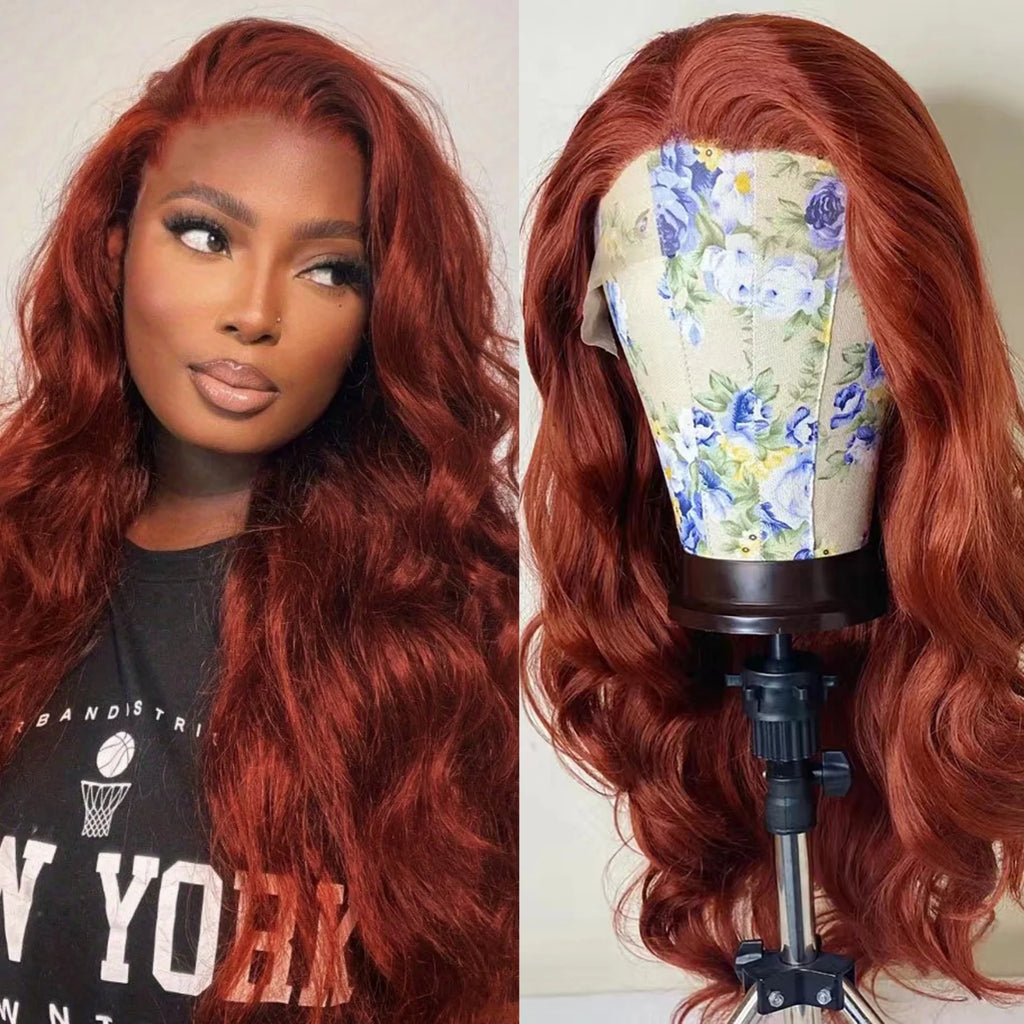 Perruque synthétique à ondulations souples (Body Wave) avec lace frontale, sans colle (glueless). Coloration brun roux cuivré (Auburn/Copper Red) pour un effet naturel et lumineux.