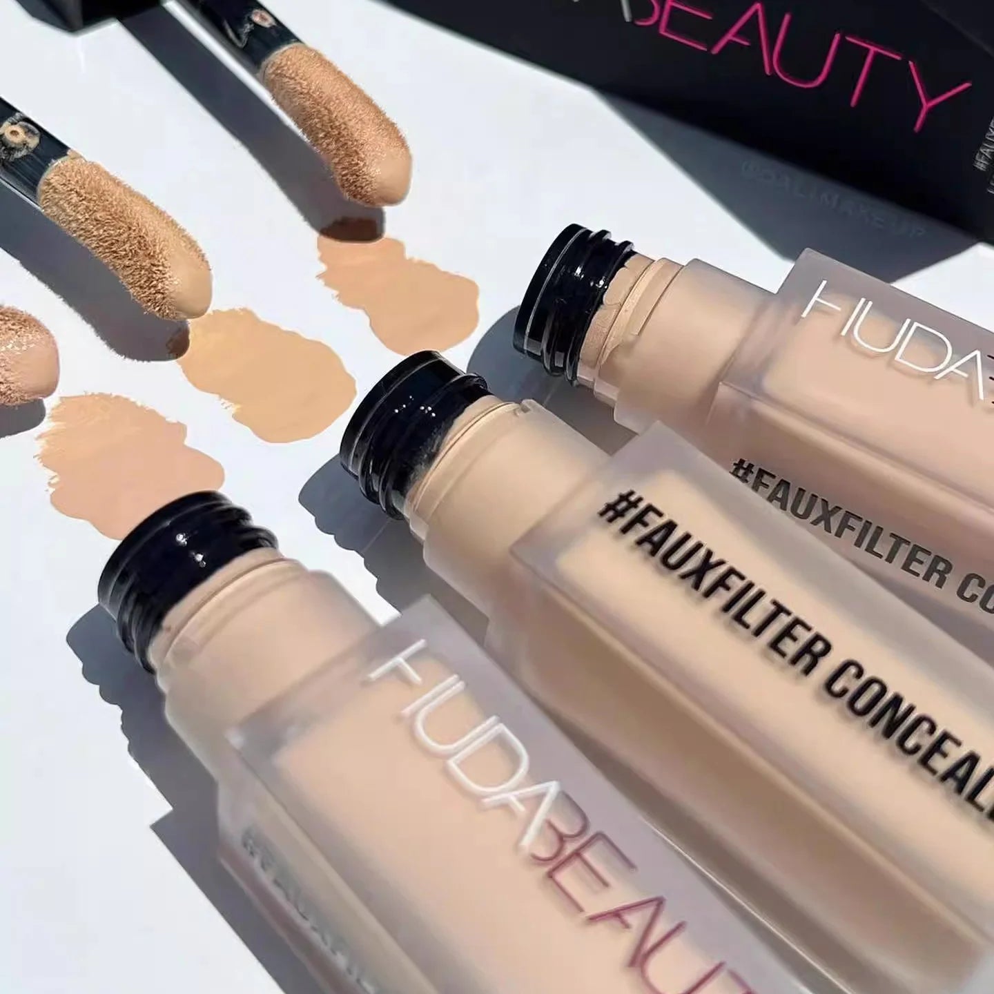 Huda Beauty Faux filtre lumineux mat correcteur pour les yeux hydratant longue durée fond de teint léger maquillage fond de teint liquide
