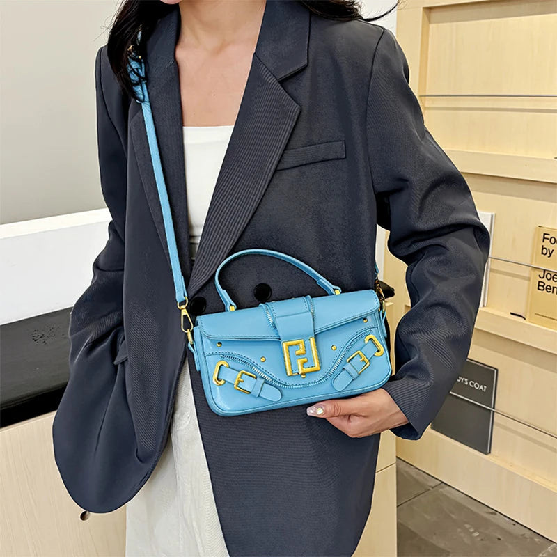 Petit sac à bandoulière carré pour femme, sac à main de moto, style punk en métal, design de niche initié, mode pour femme, nouveau, 2025