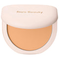 Poudre de finition teintée Rare Beauty True To Myself, estompe instantanément, lisse, réduit le brillant et fixe le maquillage avec un fini naturel