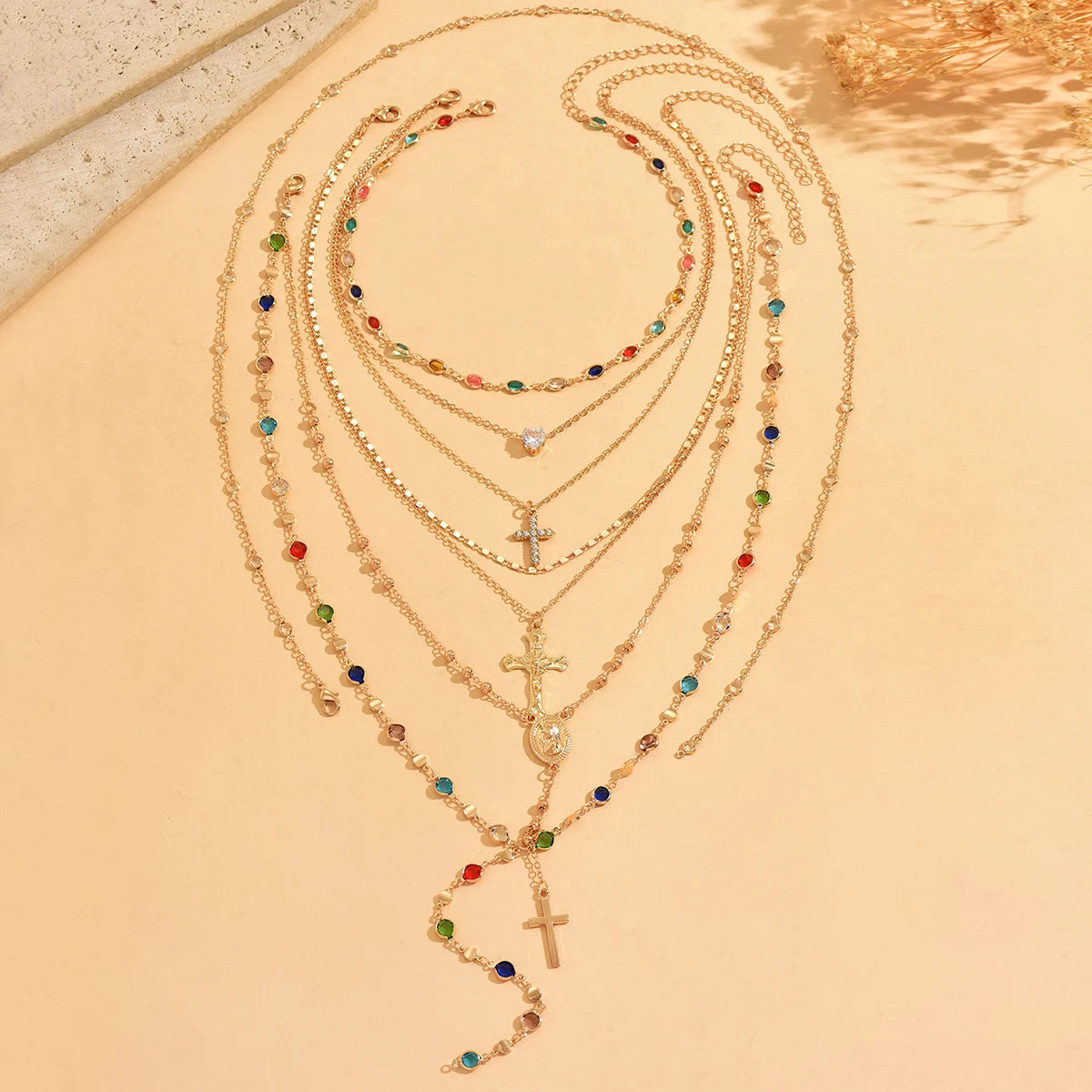 Ensemble de 5 colliers pendentifs croix superposés dorés avec strass colorés, style Y2K, réglables, bijoux de mode estivaux pour femmes
