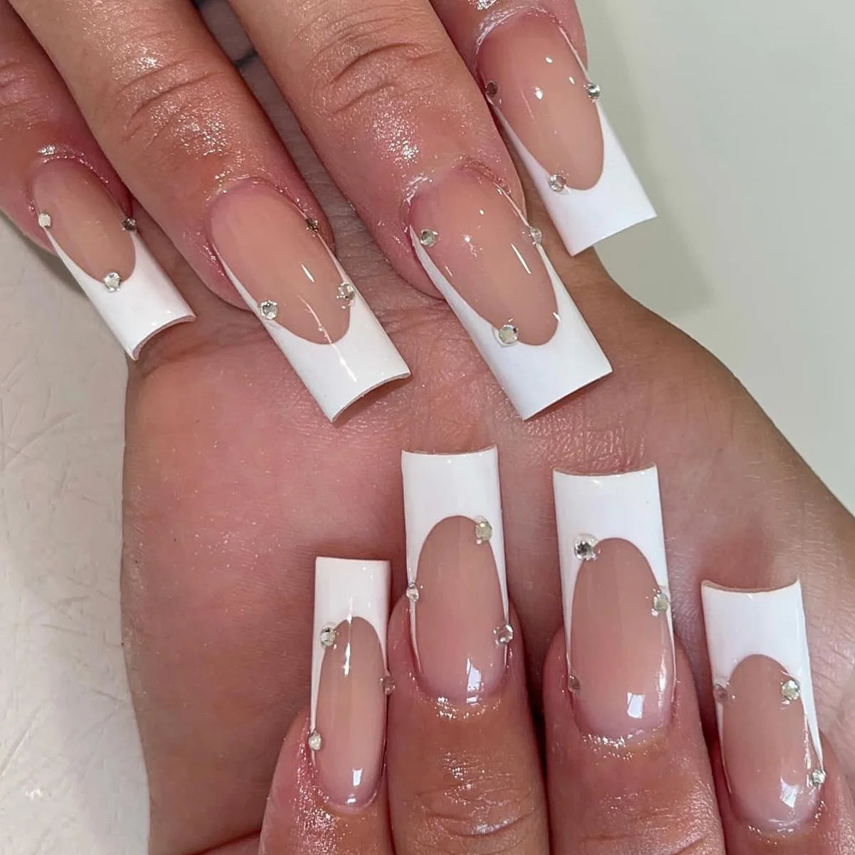 24 pièces – faux ongles longs carrés style français, design cœur 3D, ongles press-on avec strass, motif décoratif, faux ongles portables pour nail art