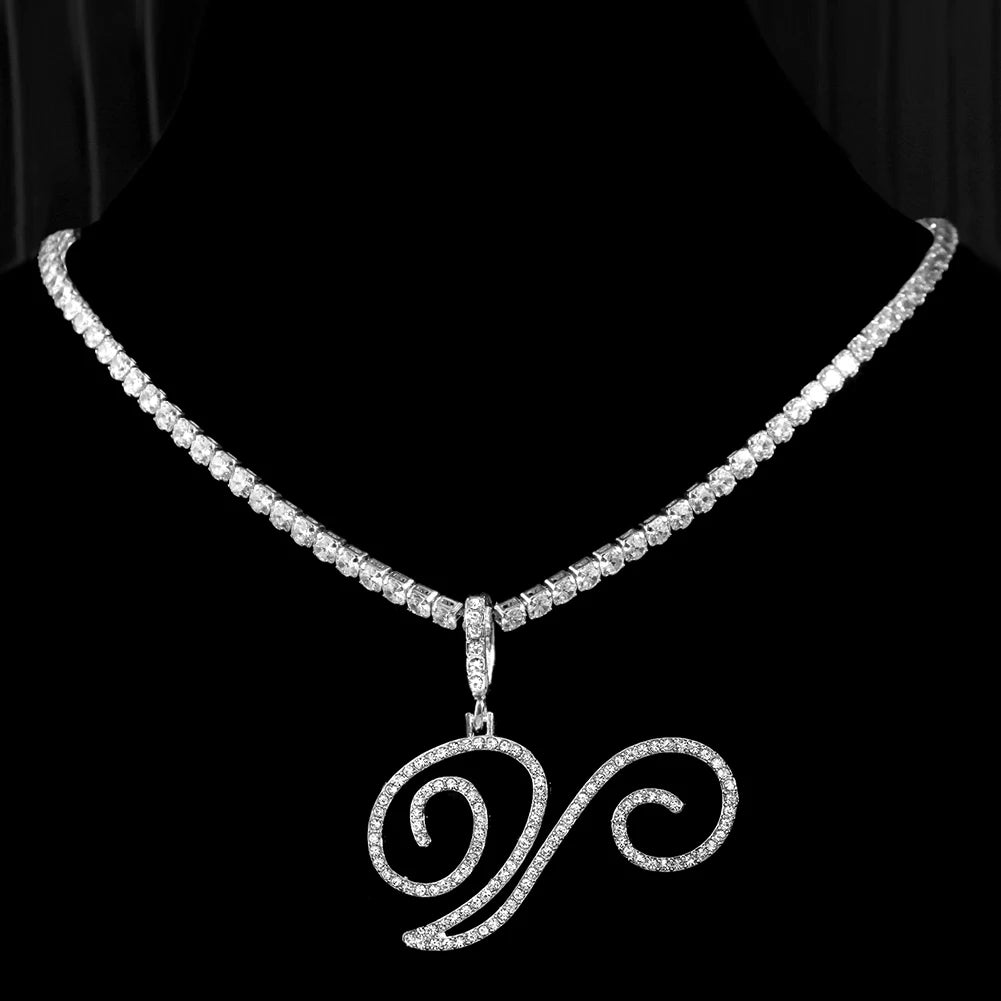 Collier avec lettre initiale en écriture cursive sertie de zircones cubiques (CZ) – Bijou style Hip-Hop couleur or ou argent, pendentif alphabet de A à Z, collier tendance et élégant.