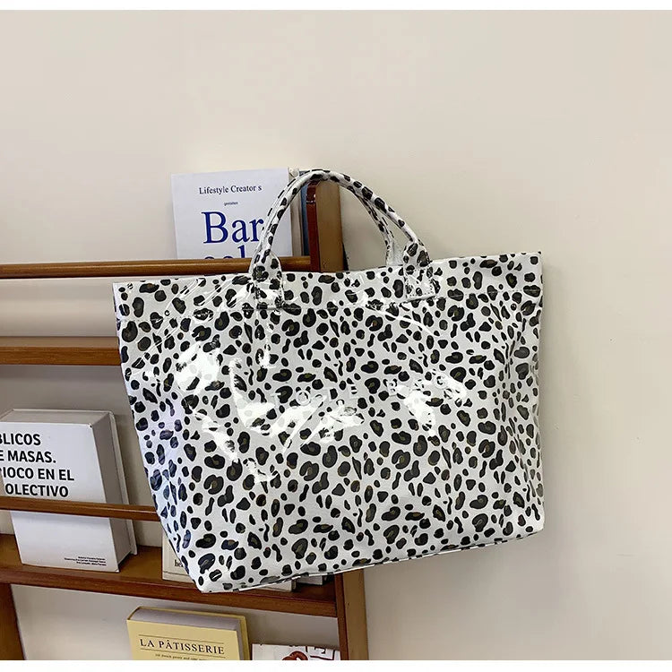 Sac fourre-tout imprimé léopard pour femmes, sacs à main américains de grande capacité en PVC, pochette de transport tendance, sacs à bandoulière décontractés pour dames, nouvelle collection 2025