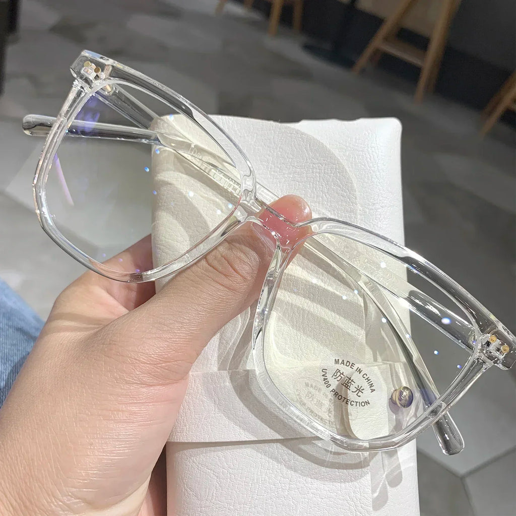 Lunettes vintage transparentes pour ordinateur, pour femmes et hommes, avec monture carrée. Lunettes anti-lumière bleue conçues pour filtrer la lumière bleue émise par les écrans. Monture optique transparente et élégante, adaptée à un usage quotidien.