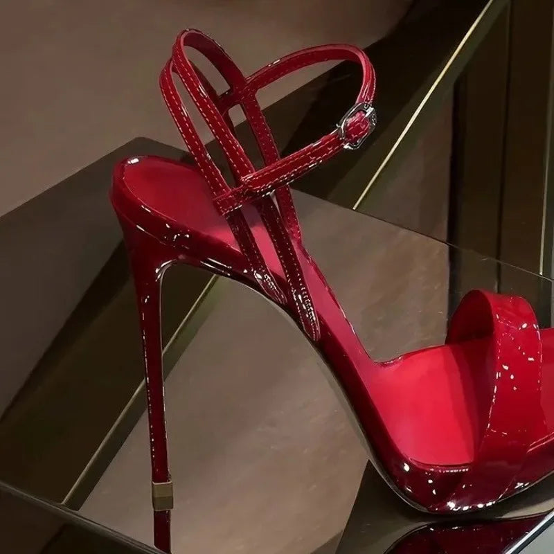 Sandales sexy à talons hauts de style européen pour femmes, nouveau modèle 2026, élégantes et sophistiquées, à bout ouvert et tendance
