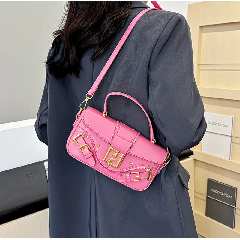 Petit sac à bandoulière carré pour femme, sac à main de moto, style punk en métal, design de niche initié, mode pour femme, nouveau, 2025