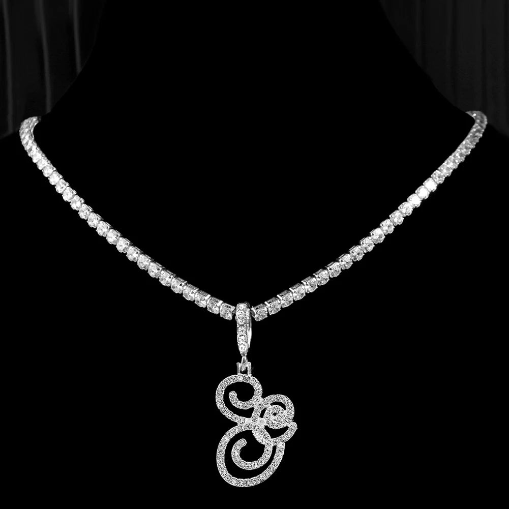Collier avec lettre initiale en écriture cursive sertie de zircones cubiques (CZ) – Bijou style Hip-Hop couleur or ou argent, pendentif alphabet de A à Z, collier tendance et élégant.