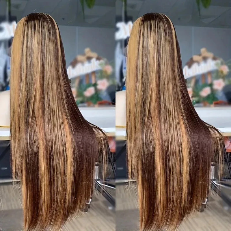 Perruque en cheveux humains brésiliens avec mèches colorées (P4/27 highlights), texture lisse et finition naturelle. Dotée d’une lace frontale HD 13x4 pour une ligne capillaire réaliste et discrète. Densité de 250 % pour un volume épais et fourni.