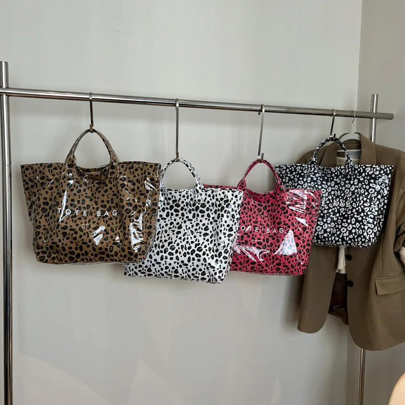 Sac fourre-tout imprimé léopard pour femmes, sacs à main américains de grande capacité en PVC, pochette de transport tendance, sacs à bandoulière décontractés pour dames, nouvelle collection 2025