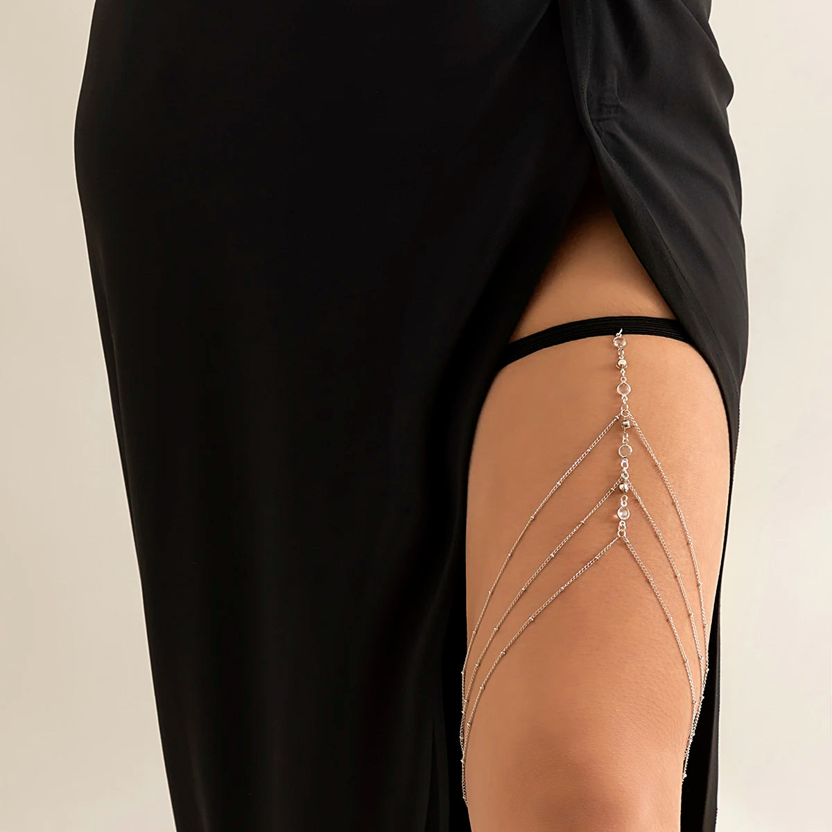 Chaîne de cuisse élastique bohème avec cristaux pour femmes, été, plage, sexy, à pampilles, multi-couches, ajustable, bijou de corps pour décorer une tenue.