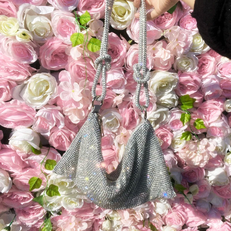 Sac à bandoulière type hobo de créateur de luxe, fait main, sac de soirée/clutch brillant avec strass, pochette en cristal, sac à main et sac hobo.