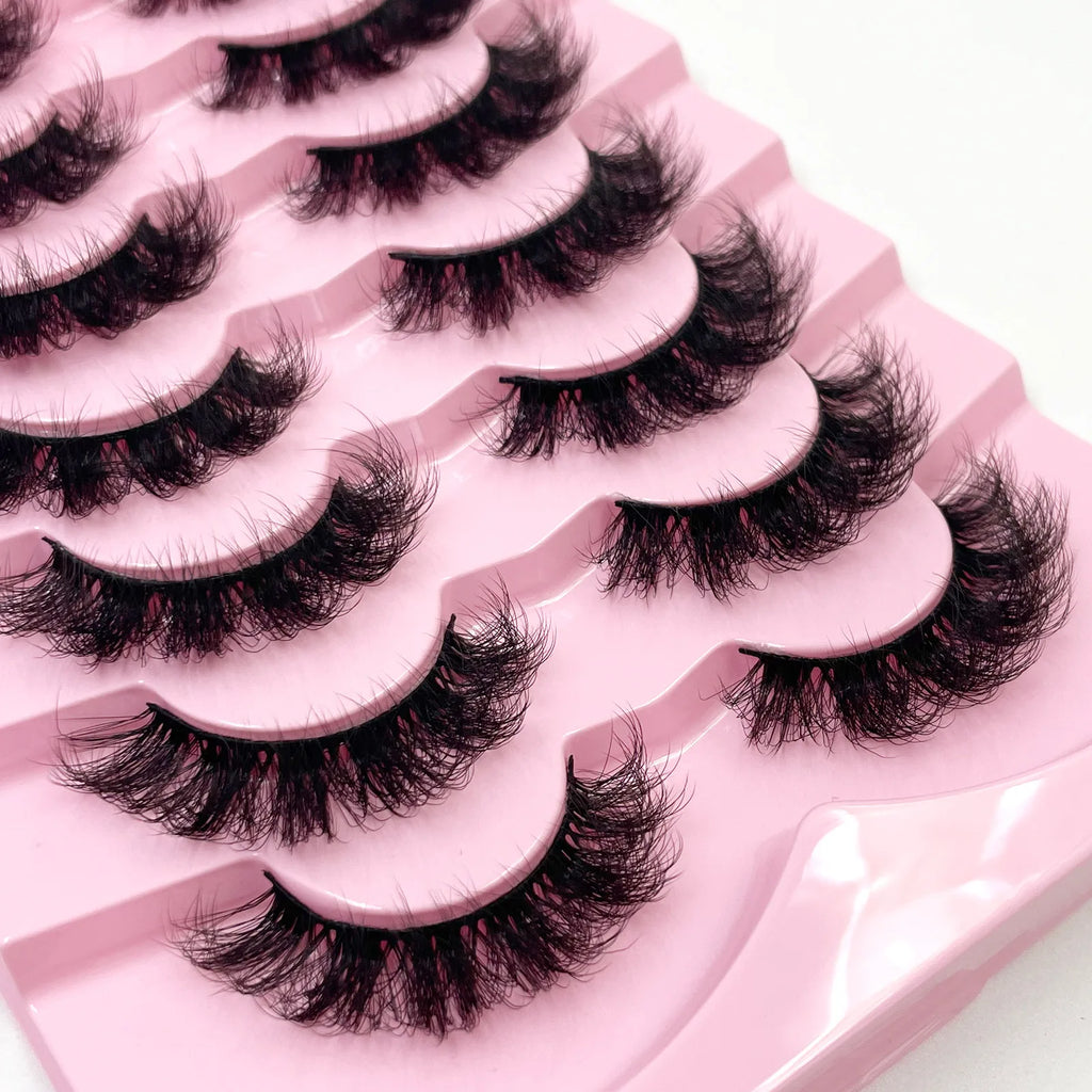 Nouveau lot de 7 paires de faux cils épais effet vison 3D.
Faux cils courts et spectaculaires au rendu réaliste, parfaits pour un regard intense et glamour.