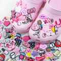 20 / 50 / 100 breloques de chaussures roses aléatoires – Décorations pour chaussures pour femmes, accessoires à clipser pour sabots, sandales et chaussures. Motifs variés, dont flamants roses et thèmes beauté/maquillage