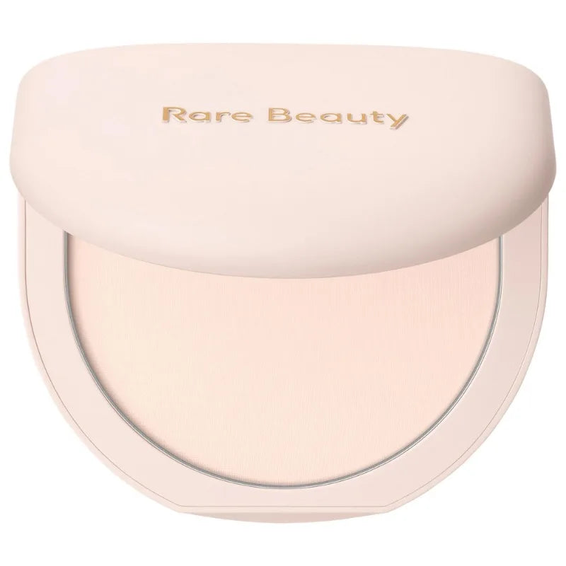 Poudre de finition teintée Rare Beauty True To Myself, estompe instantanément, lisse, réduit le brillant et fixe le maquillage avec un fini naturel