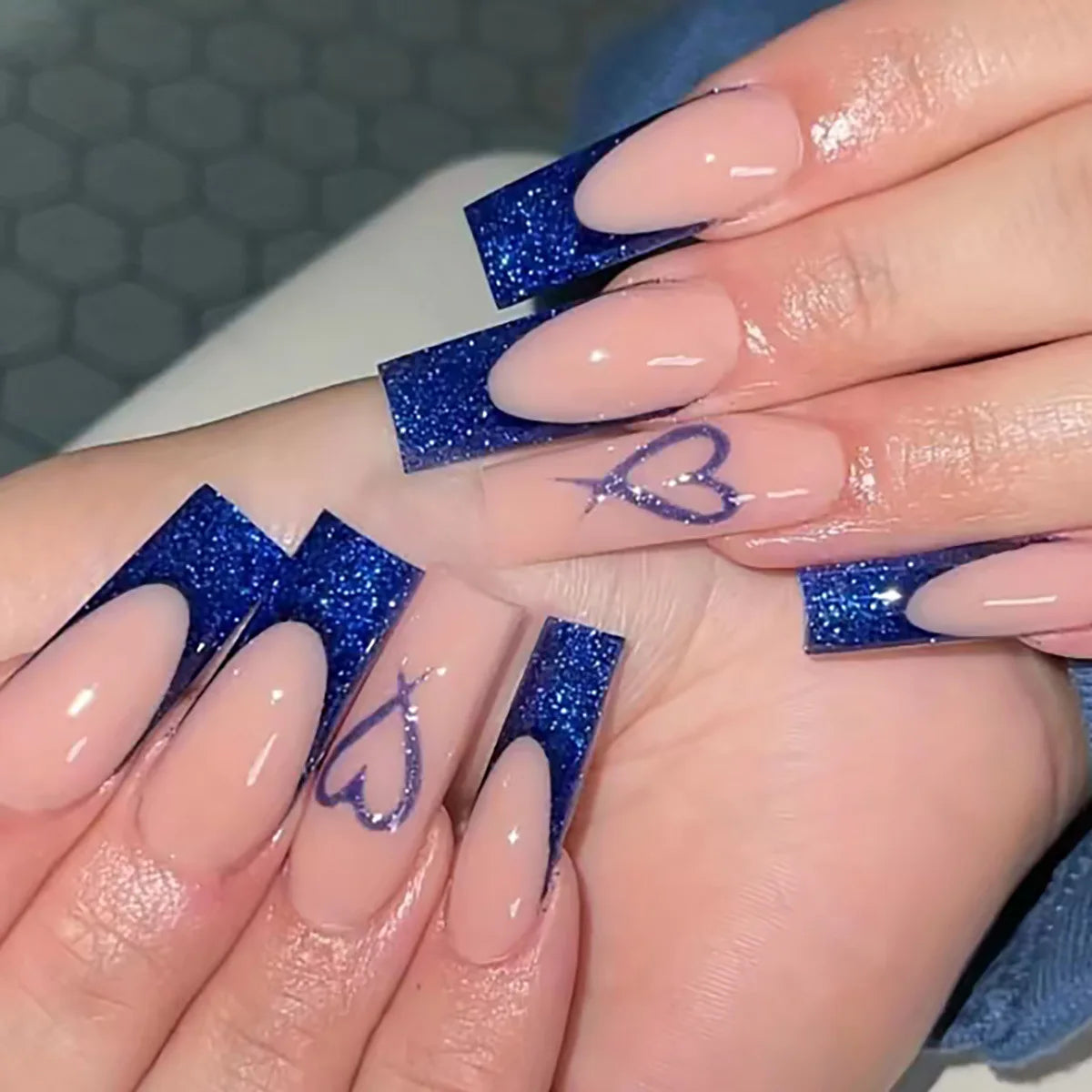 24 pièces – faux ongles longs carrés style français, design cœur 3D, ongles press-on avec strass, motif décoratif, faux ongles portables pour nail art