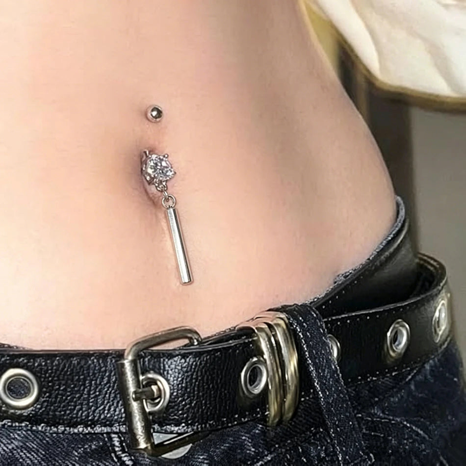 Piercing de nombril 14G en titane – barre de barbell, acier inoxydable, pendentif à strass en forme de pointe cône, style minimaliste punk, bijou de corps pour homme et femme