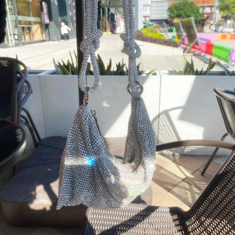 Sac à bandoulière type hobo de créateur de luxe, fait main, sac de soirée/clutch brillant avec strass, pochette en cristal, sac à main et sac hobo.