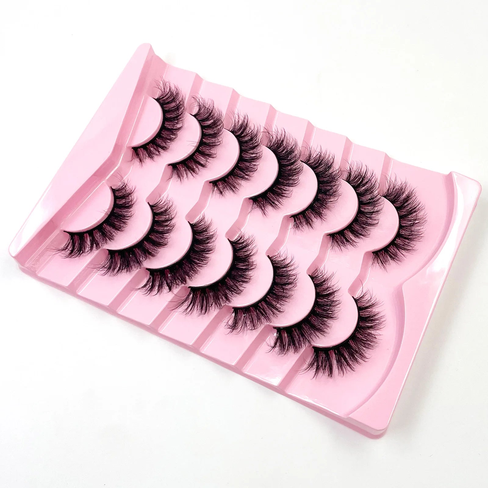 Nouveau lot de 7 paires de faux cils épais effet vison 3D.
Faux cils courts et spectaculaires au rendu réaliste, parfaits pour un regard intense et glamour.