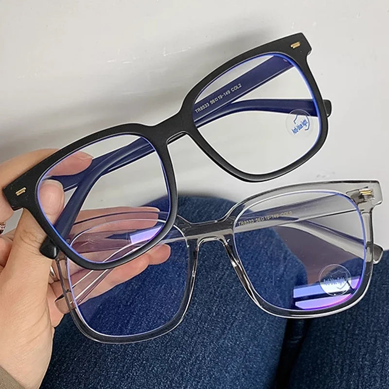 Lunettes vintage transparentes pour ordinateur, pour femmes et hommes, avec monture carrée. Lunettes anti-lumière bleue conçues pour filtrer la lumière bleue émise par les écrans. Monture optique transparente et élégante, adaptée à un usage quotidien.