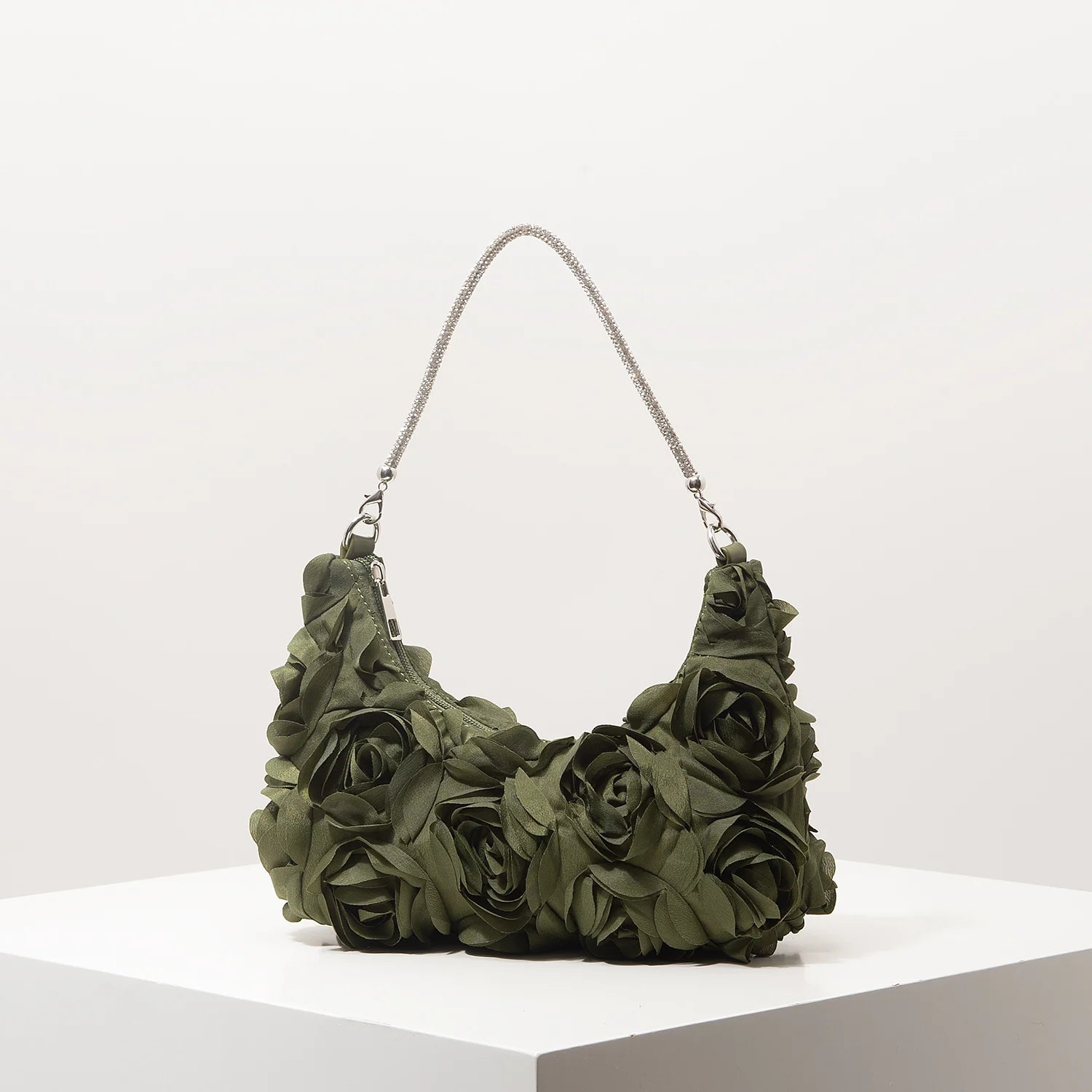 Sac à bandoulière à motif floral, idéal pour les femmes élégantes. Parfait pour les soirées de gala, les fêtes, les bals de fin d’année, les mariages et autres occasions spéciales.