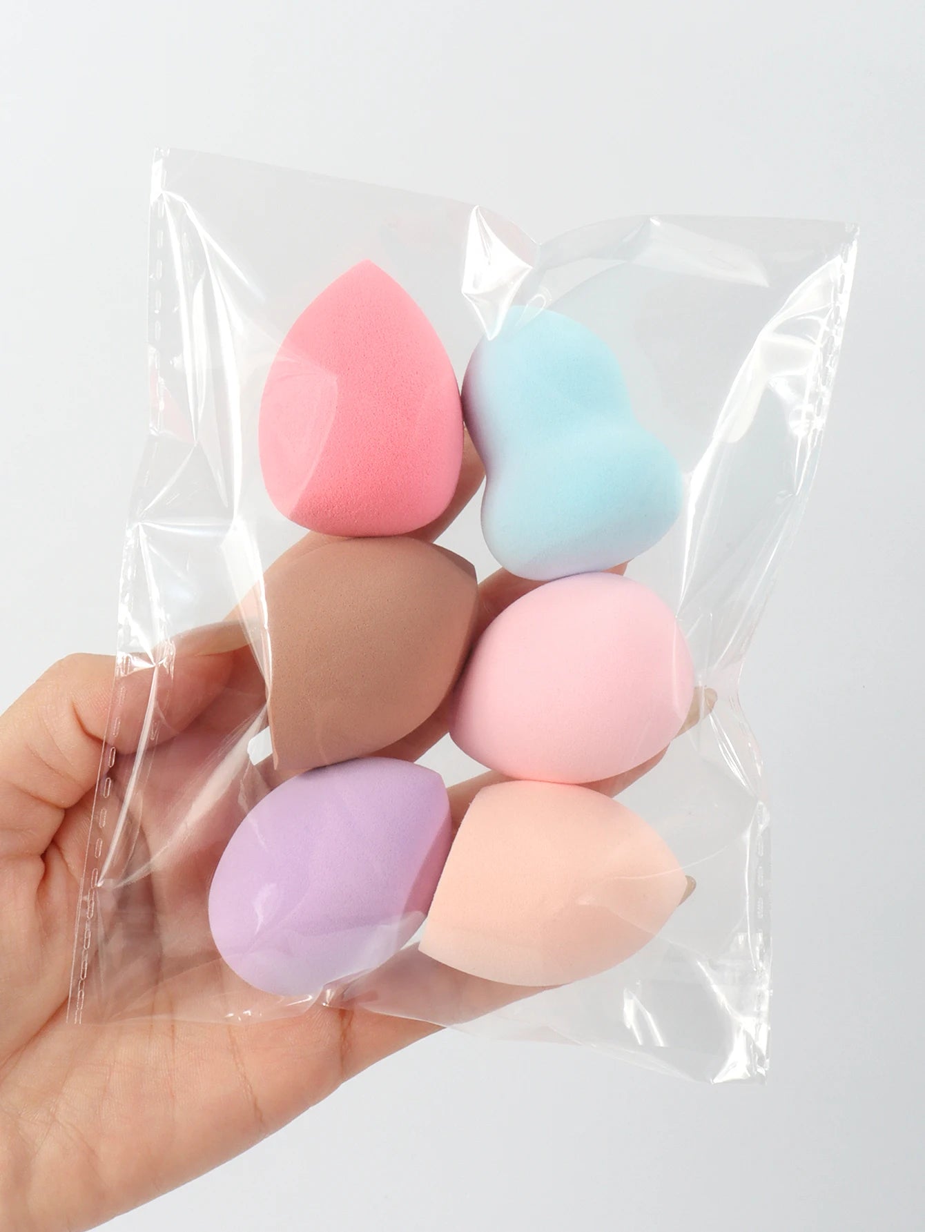 Éponge de beauté de taille moyenne 6/12/24/36/60 pièces, couleur et forme aléatoires, éponge de beauté pour mélange de fond de teint, liquide, crème et poudre