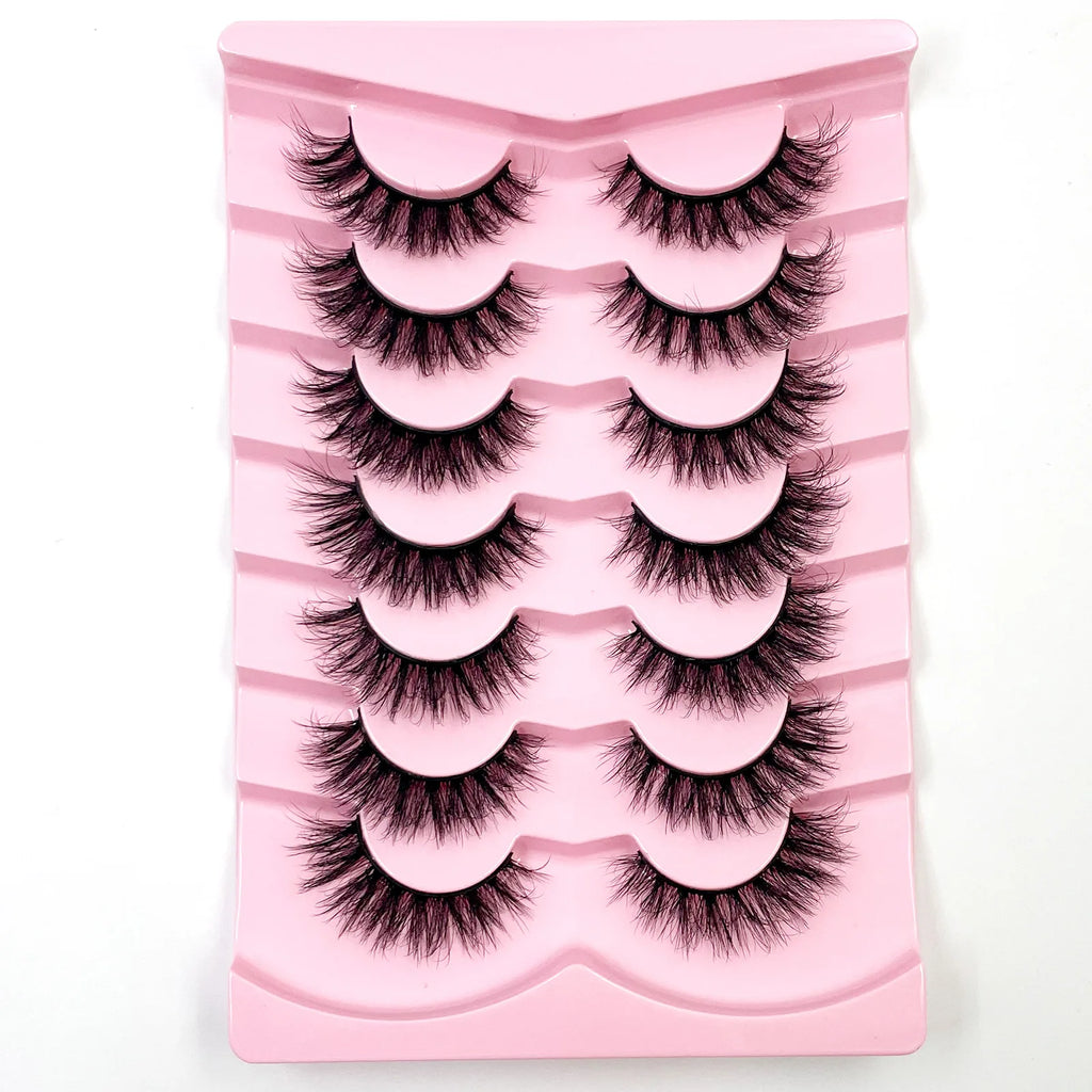 Nouveau lot de 7 paires de faux cils épais effet vison 3D.
Faux cils courts et spectaculaires au rendu réaliste, parfaits pour un regard intense et glamour.